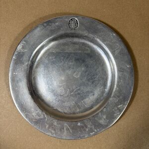 Wilton Armetale Hollowware Colonial Crest RWP 7 3/4” Salad Plate Pewter